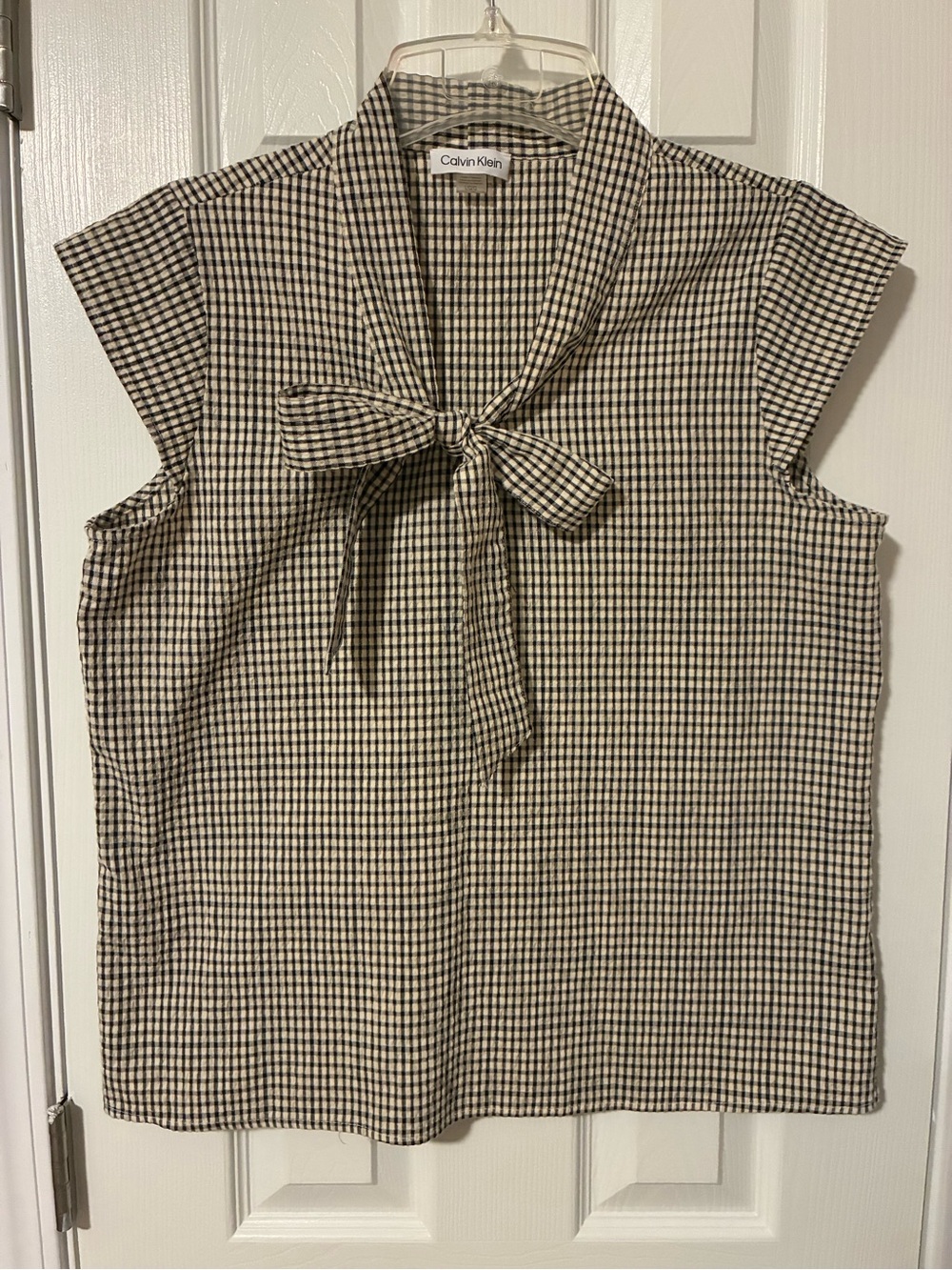 Calvin Klein Black & White Gingham Tie-Neck Cap Sleeve Blouse